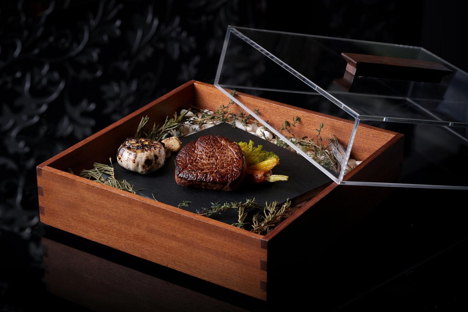Intercontinental Grand Stanford Hong Kong By Ihg Hotel Ngoại thất bức ảnh A steak at the restaurant
